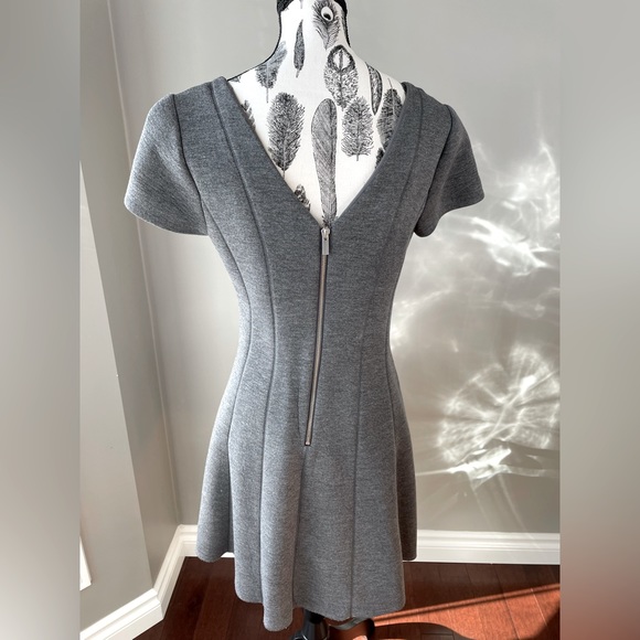 Banana Republic - Grey Scuba Short Sleeve Fit n Flare Dress - Picture 3 of 5
